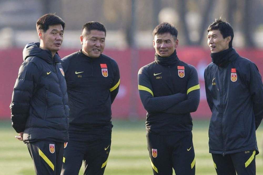 你看看小黑成亲，这排面，这阵容，你再想想当初绣绣……你心里不乐意，不高兴，这才对着你姑姑鸡蛋里挑骨头呗。